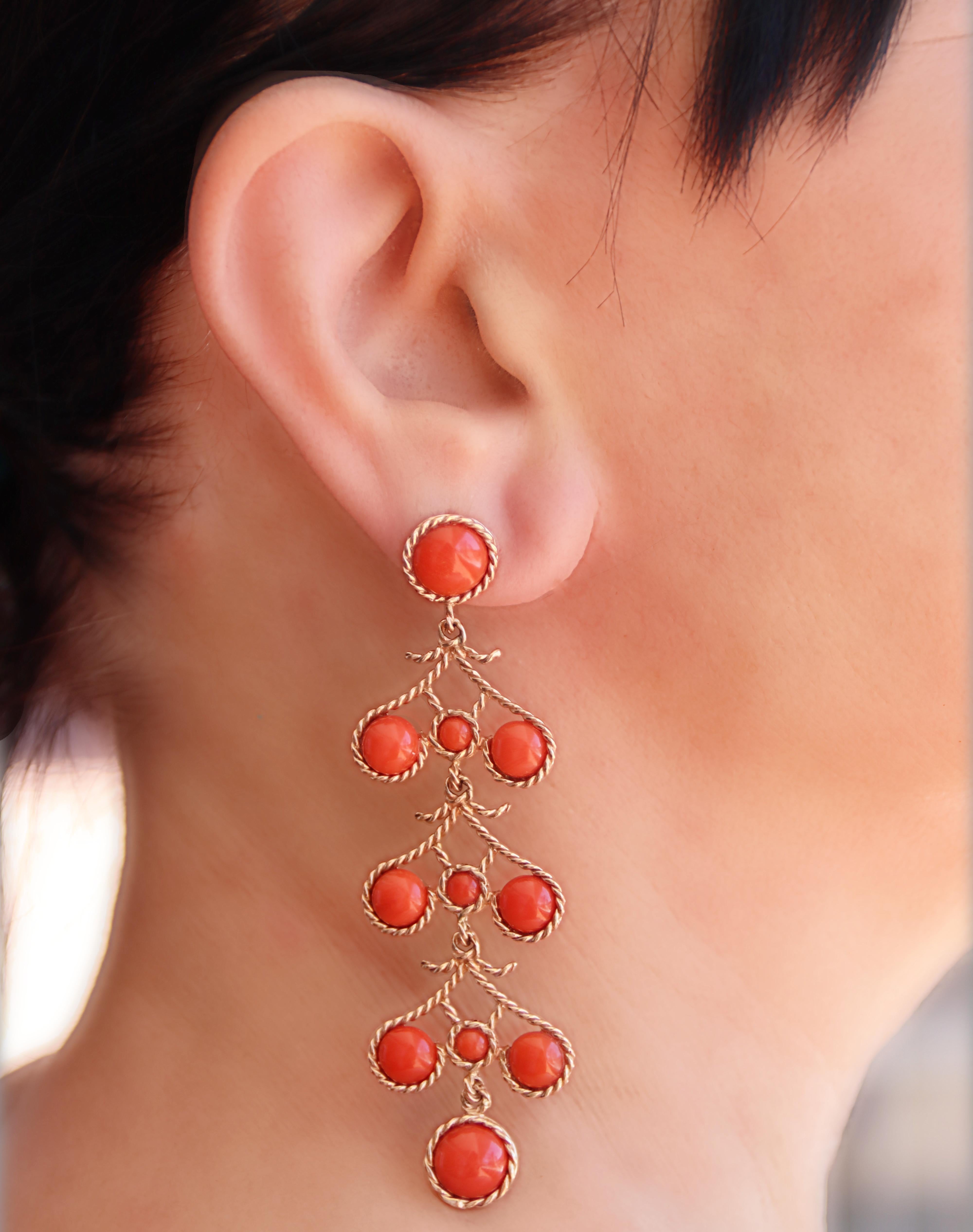 Pendientes de gota de coral de oro amarillo de 14 quilates en venta 1