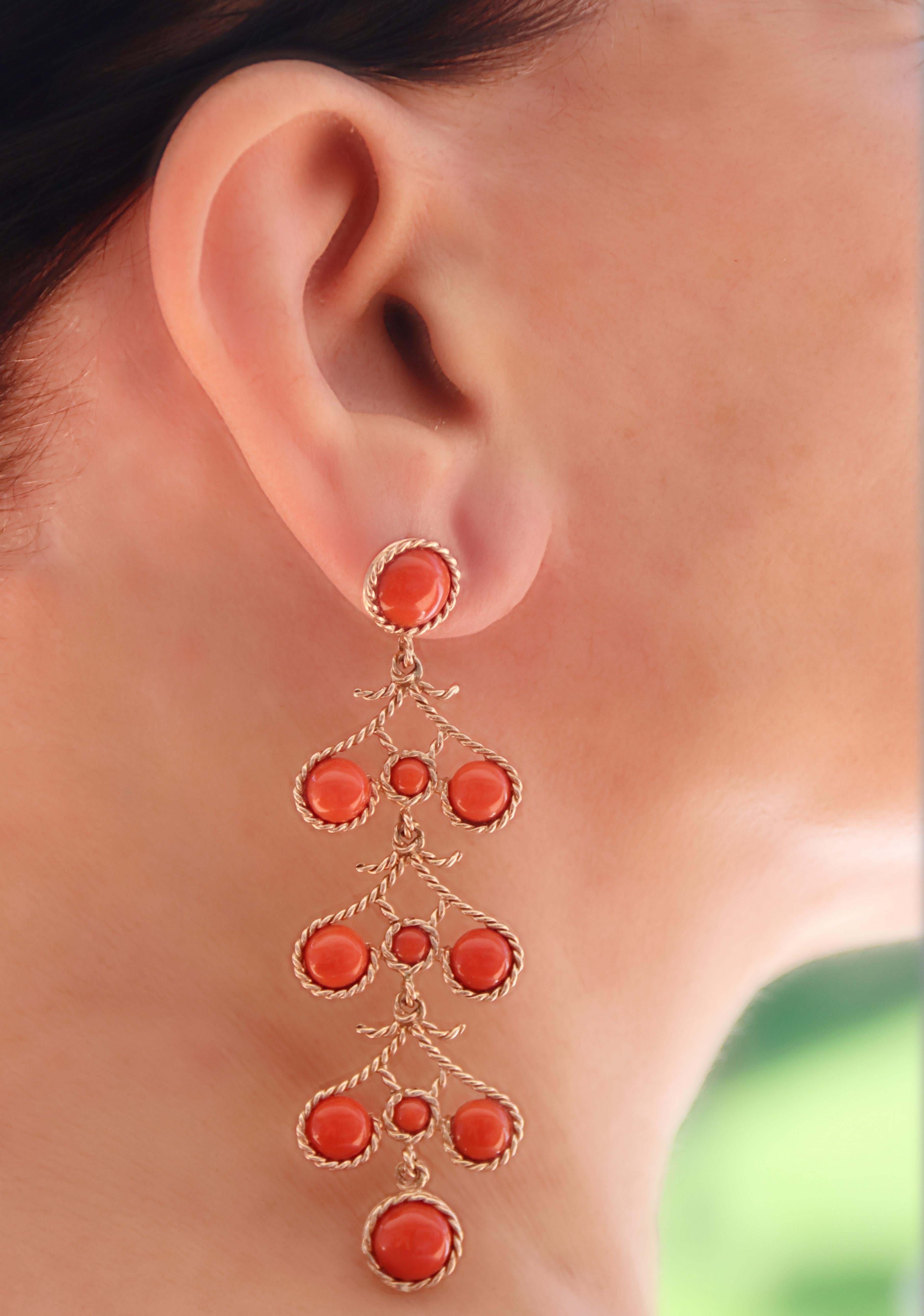 Pendientes de gota de coral de oro amarillo de 14 quilates en venta 3