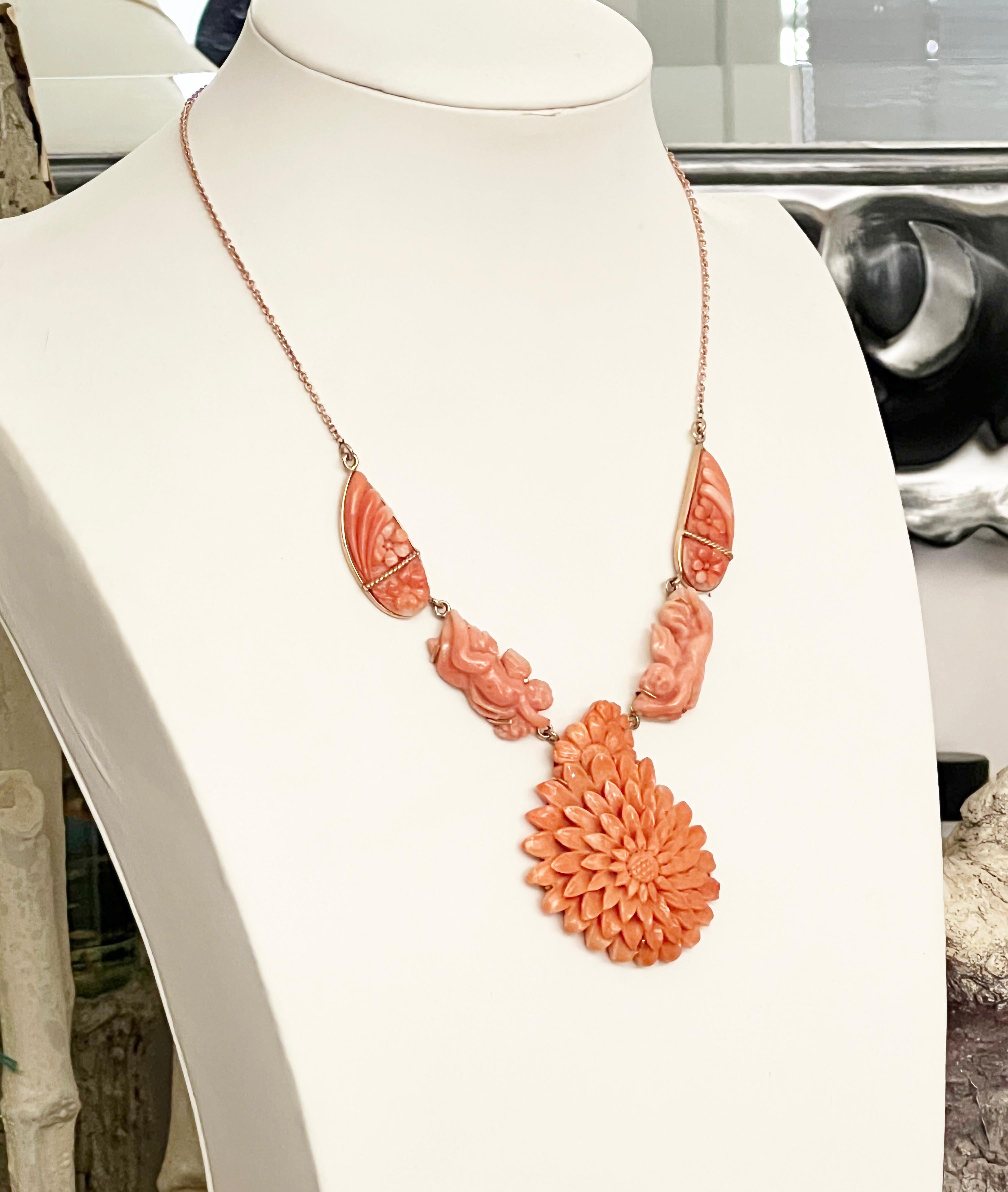 Coral 14 Karat Yellow Gold Pendant Necklace  For Sale 4