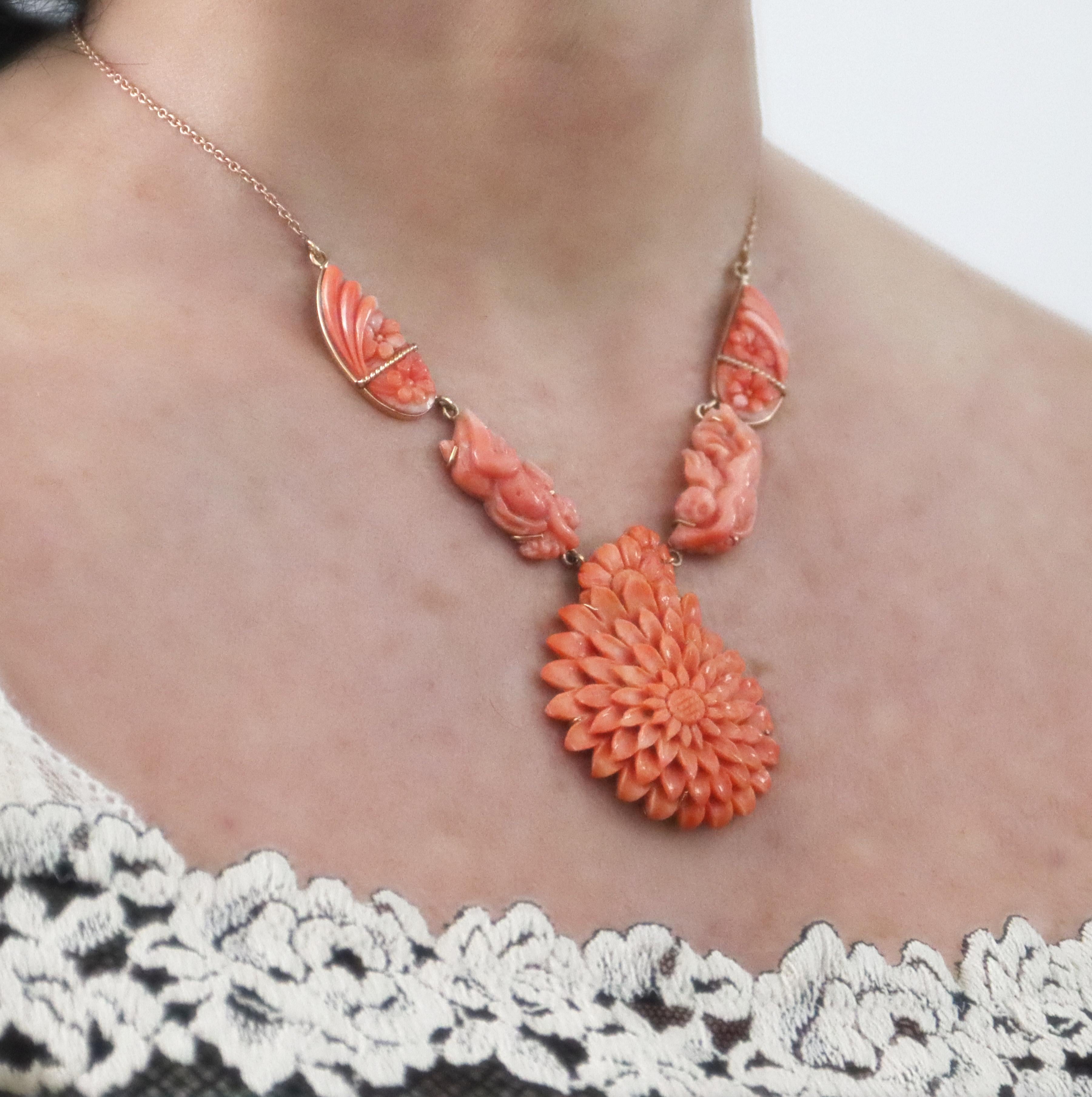 Coral 14 Karat Yellow Gold Pendant Necklace  For Sale 1