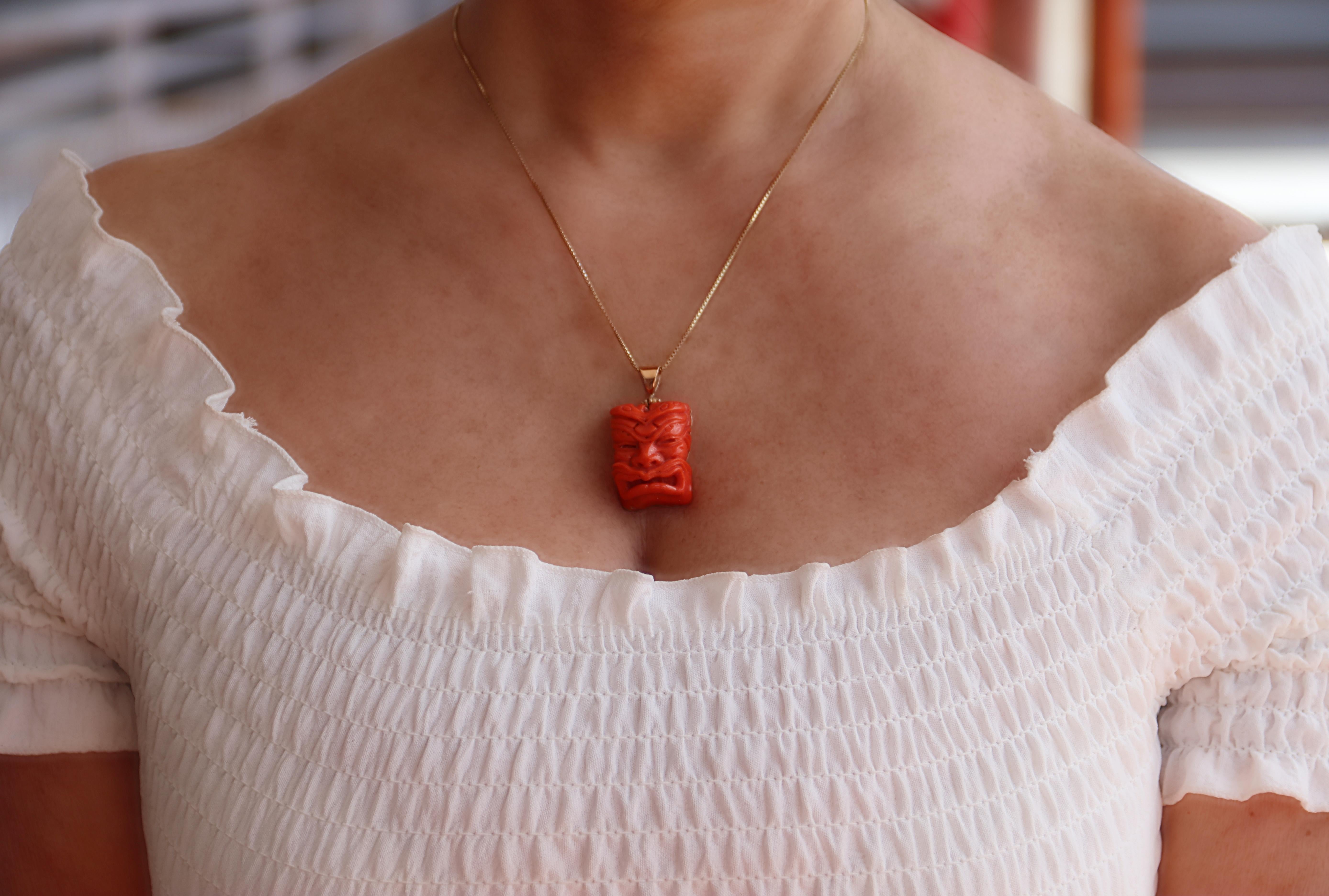 Coral 14 Karat Yellow Gold Pendant Necklace For Sale 1