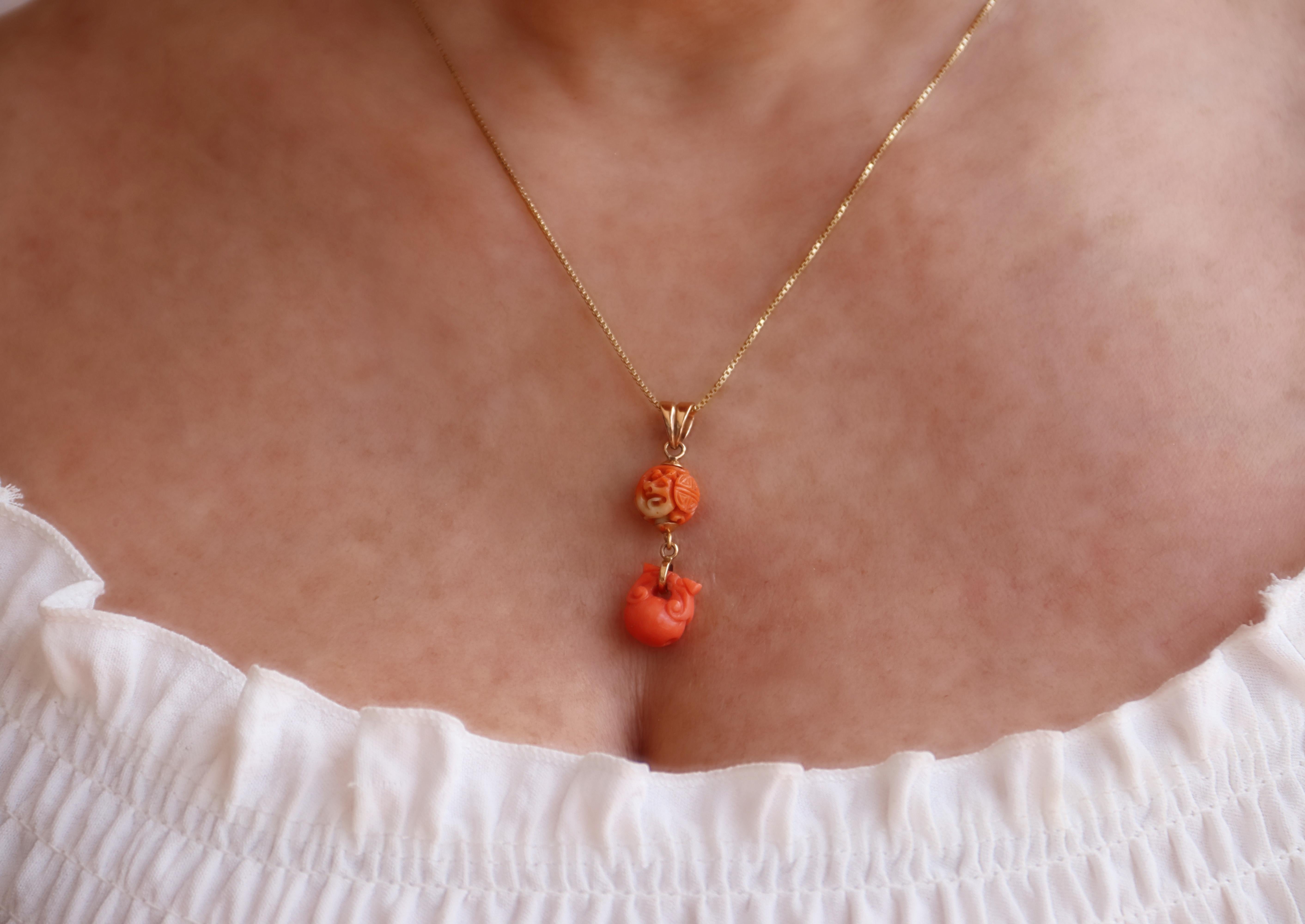 Collier à pendentif en or jaune 14 carats et corail en vente 1