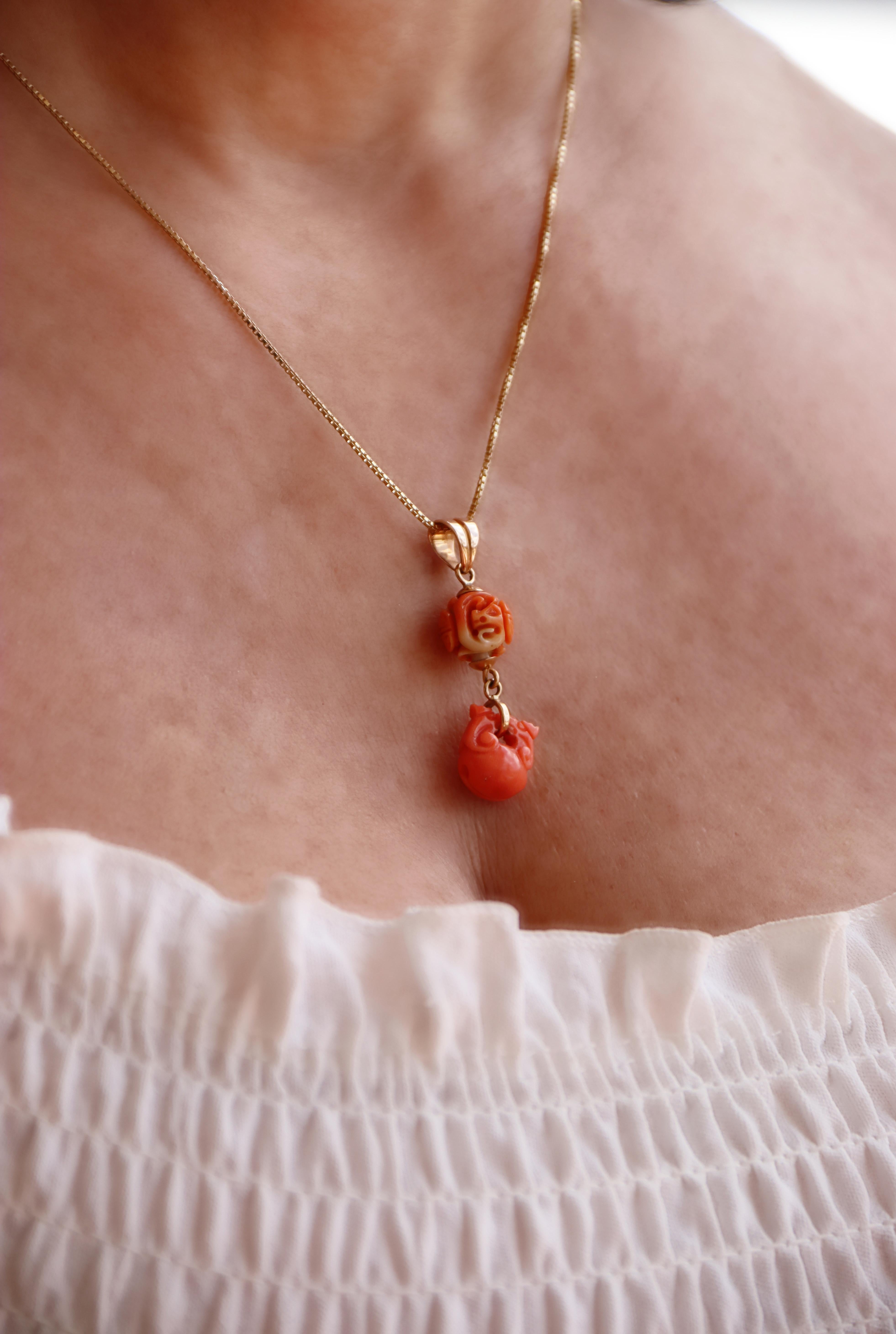 Collier à pendentif en or jaune 14 carats et corail en vente 2