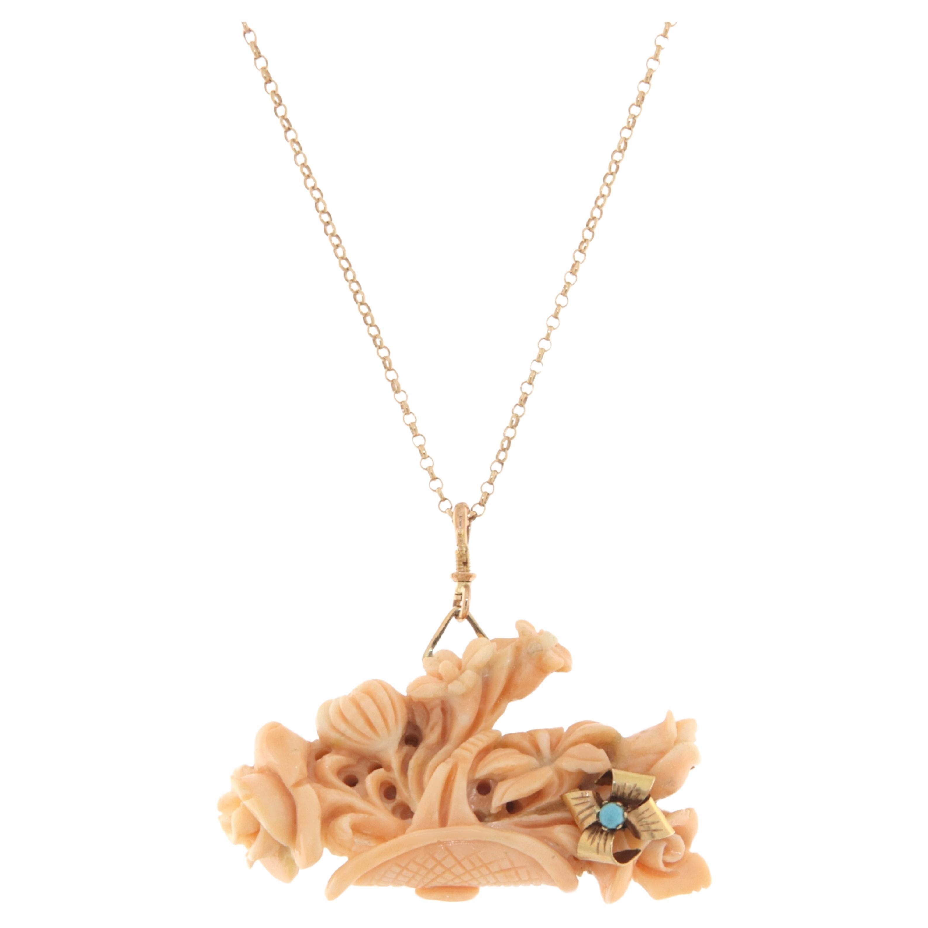 Koralle 14 Karat Gelbgold Halskette mit Anhänger im Angebot