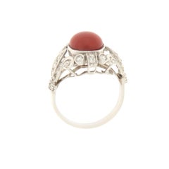 Bague cocktail en corail et or blanc 18 carats avec diamants