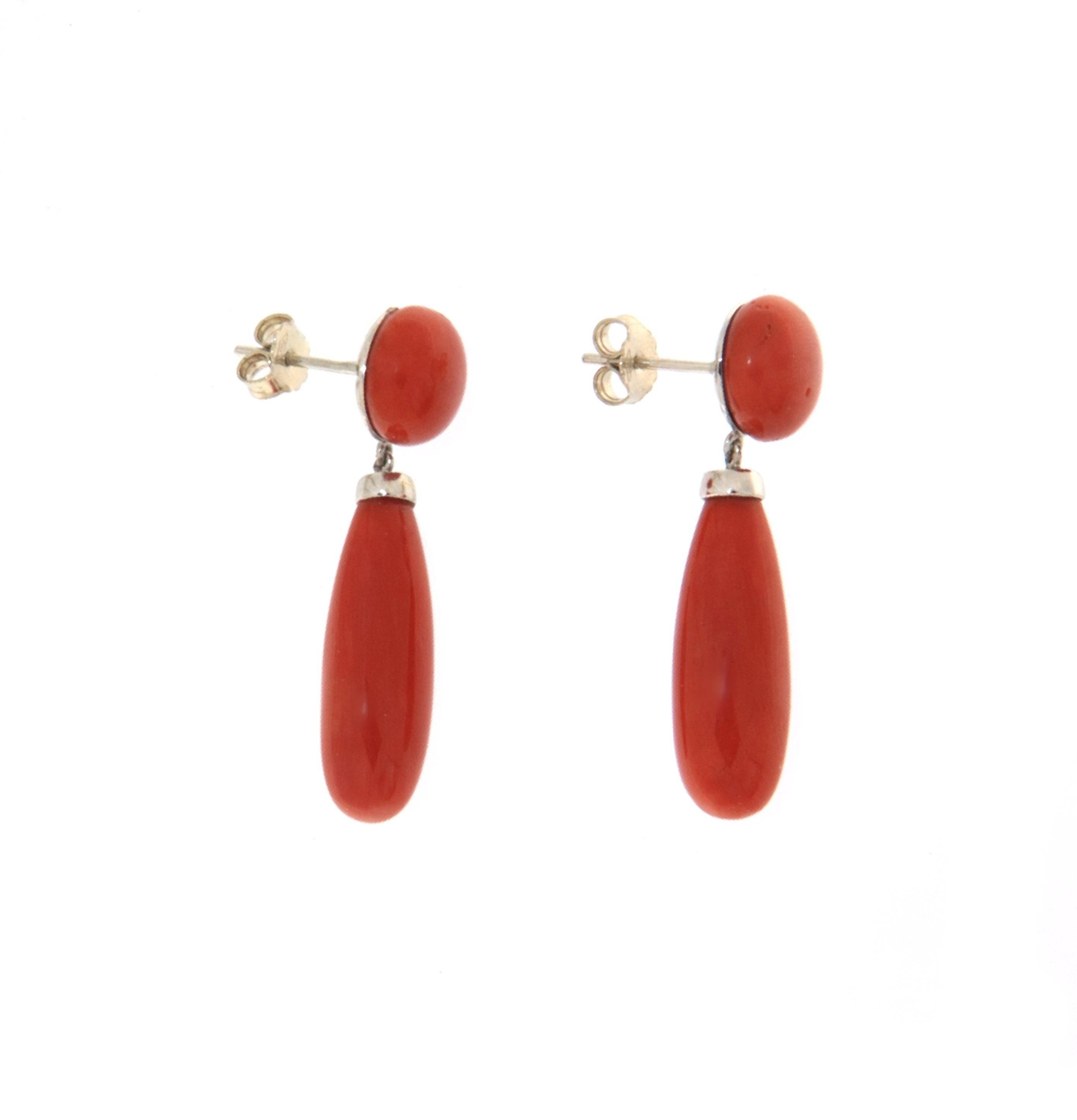 
These exclusive earrings in 18-karat white gold combine timeless elegance with the natural charm of Sardinian coral, creating a wearable work of art that captures the essence of the Mediterranean. At the top of each earring, a coral button