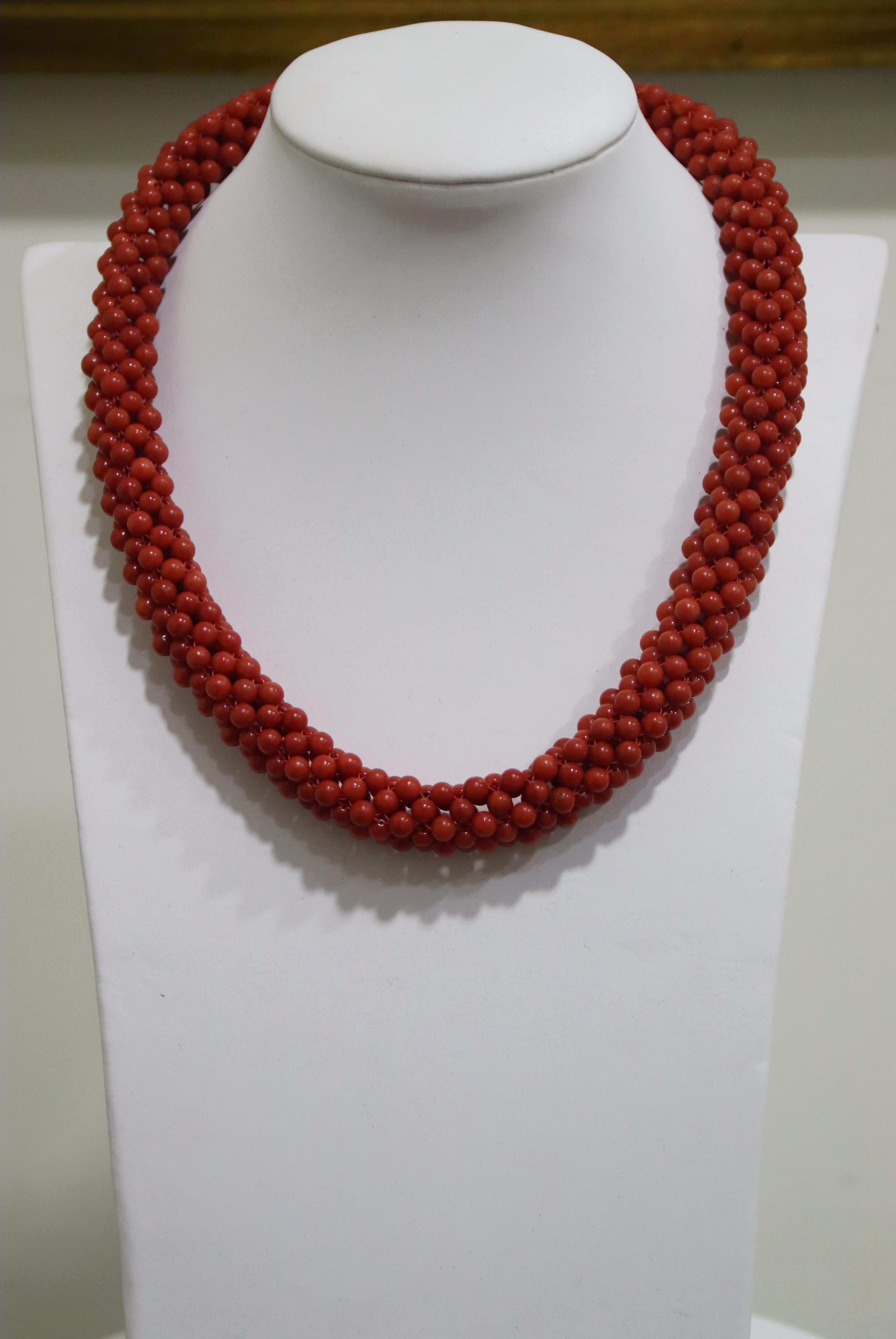 Coral 18 Karat Yellow Gold Choker Necklace For Sale 1