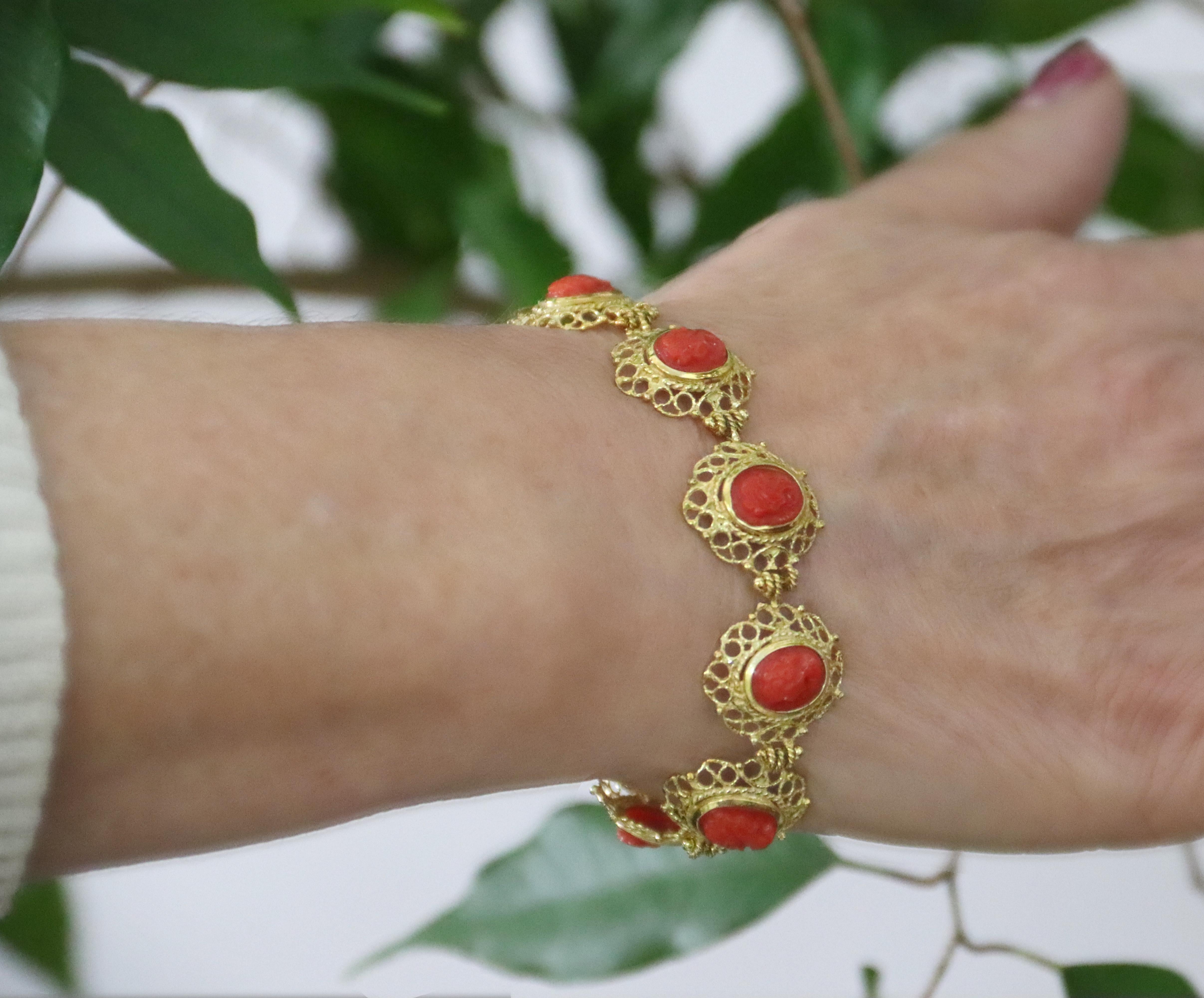 Koralle 18 Karat Gelbgold Manschettenarmband im Angebot 2
