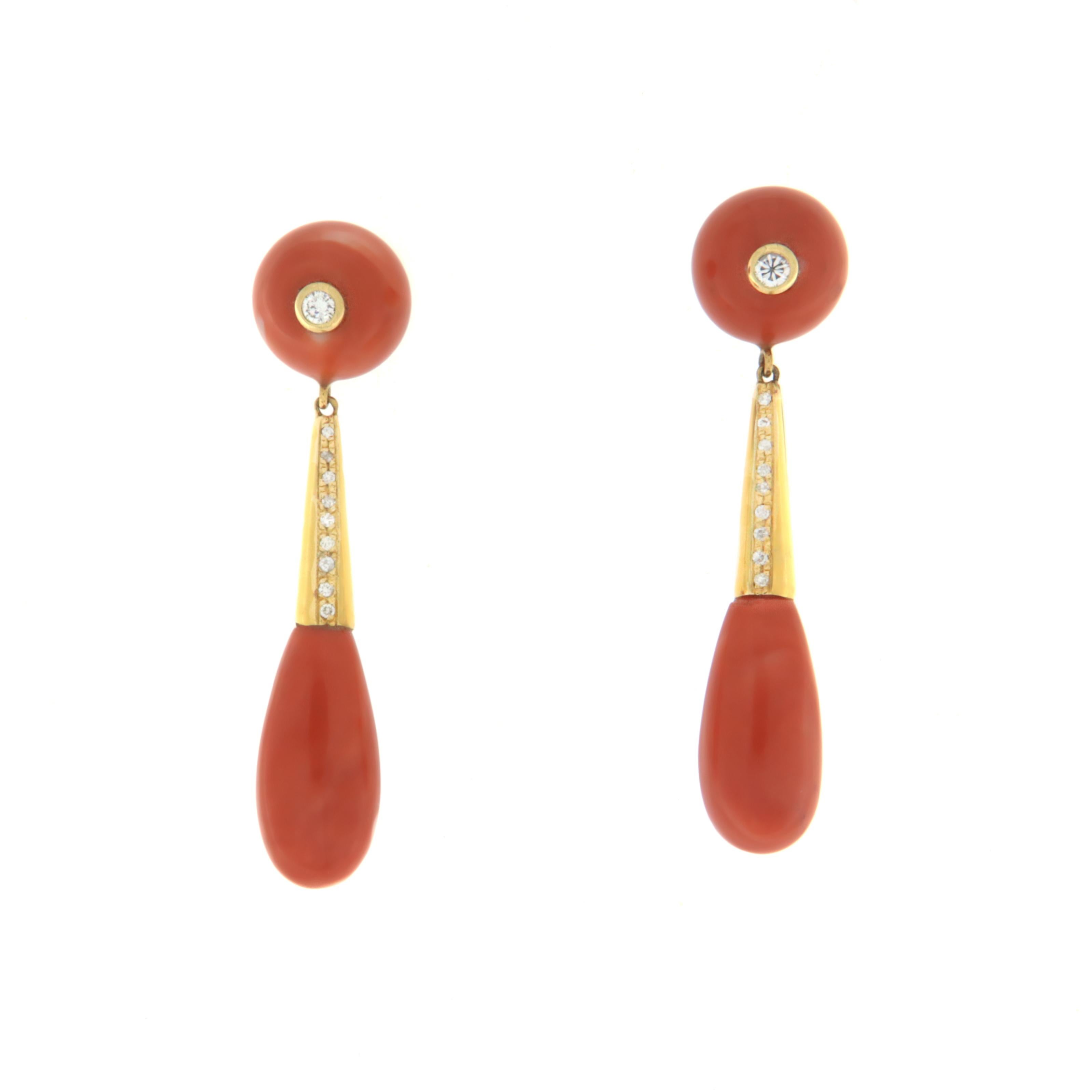 Coral 18 Karat Yellow Gold Diamonds Drop Earrings In New Condition For Sale In Marcianise, IT