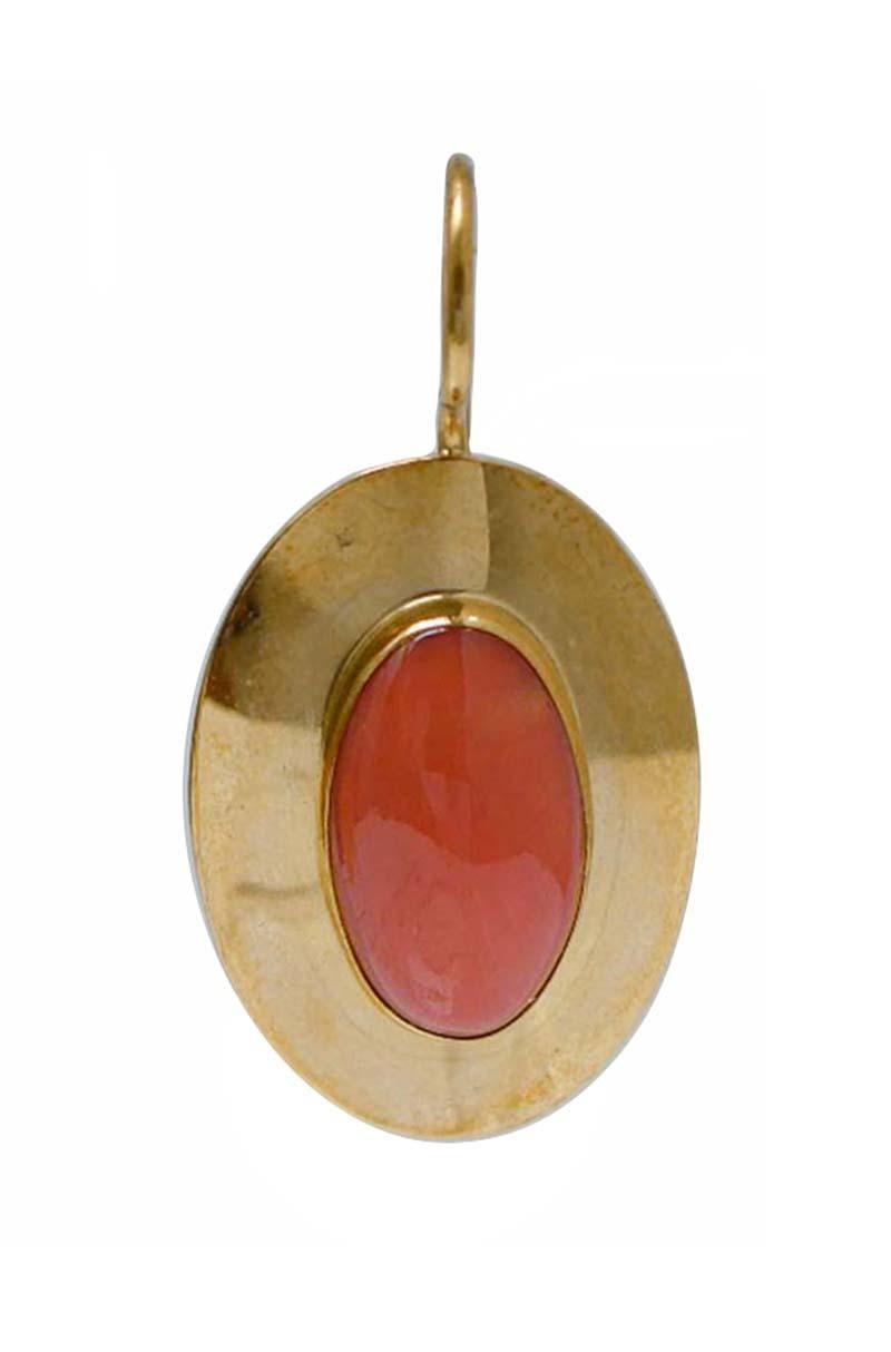 Retrò-Ohrringe aus 18 kt Gelbgold mit Korallenstruktur.
Diese Ohrringe wurden von italienischen Goldschmiedemeistern vollständig von Hand gefertigt und befinden sich in perfektem Zustand.
Koralle 1.60 gr
Gesamtgewicht 8.50 gr
RF 