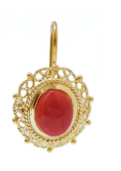 Coral, Pendientes de Oro Amarillo de 18 Kilates.