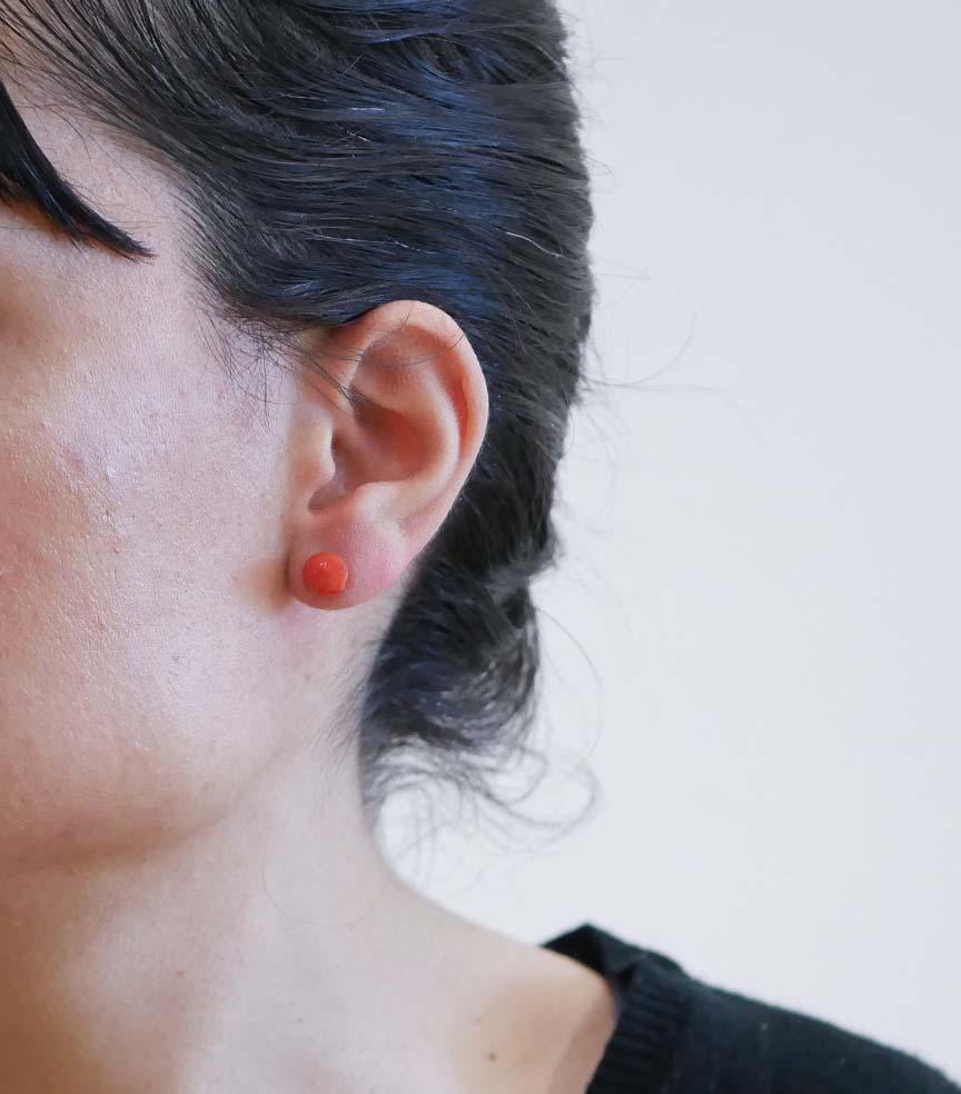 Round Cut Coral, 18 Karat Yellow Gold Earrings.