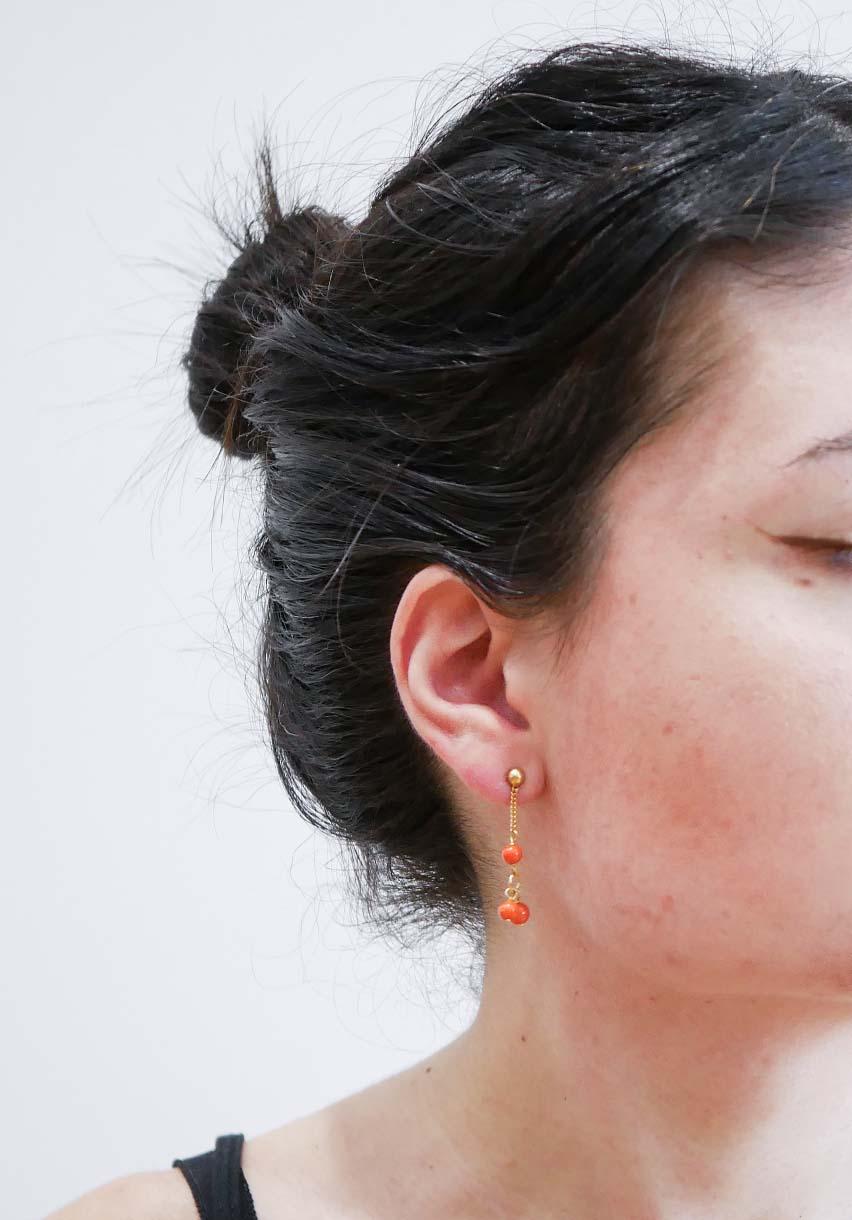 Round Cut Coral, 18 Karat Yellow Gold Earrings. For Sale
