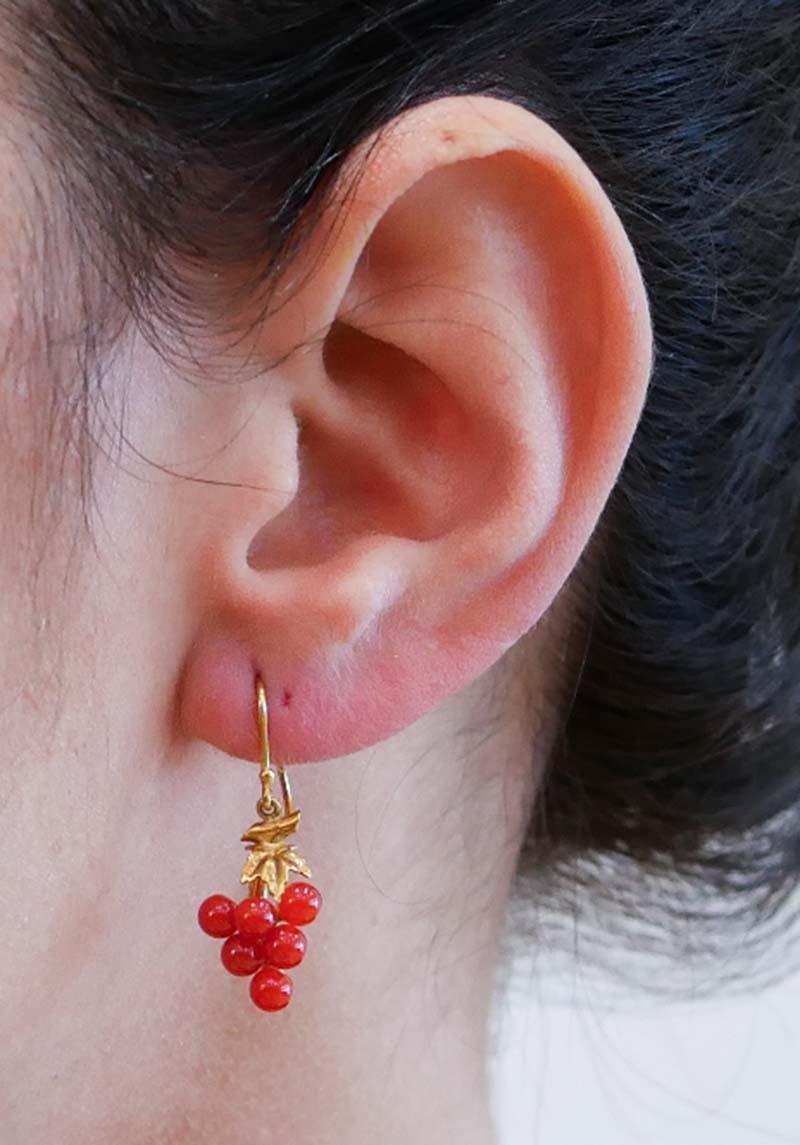 Corallo, orecchini in oro giallo 18 carati. In condizioni buone in vendita a Marcianise, Marcianise (CE)