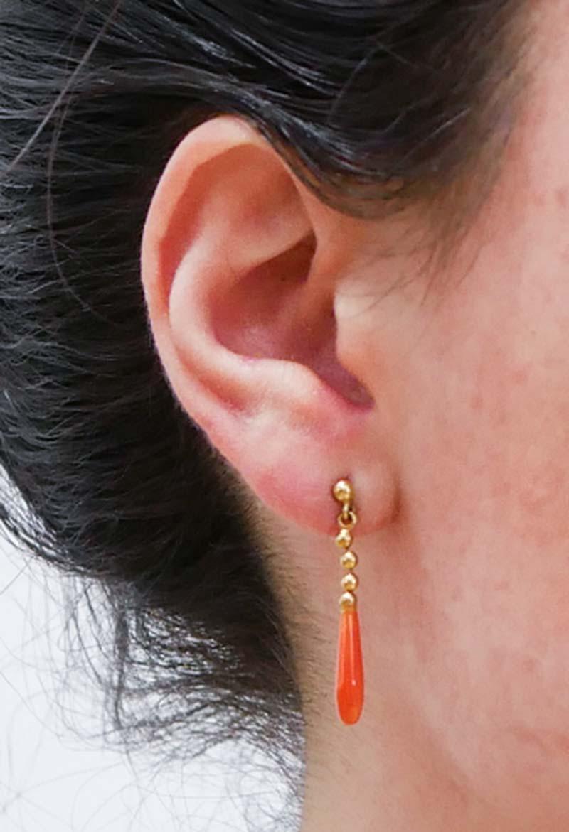 Boucles d'oreilles en corail et or jaune 18 carats. Bon état - En vente à Marcianise, Marcianise (CE)