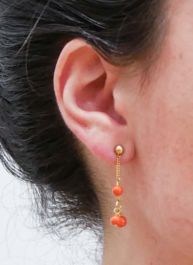 Coral, 18 Karat Yellow Gold Earrings. In Good Condition For Sale In Marcianise, Marcianise (CE)