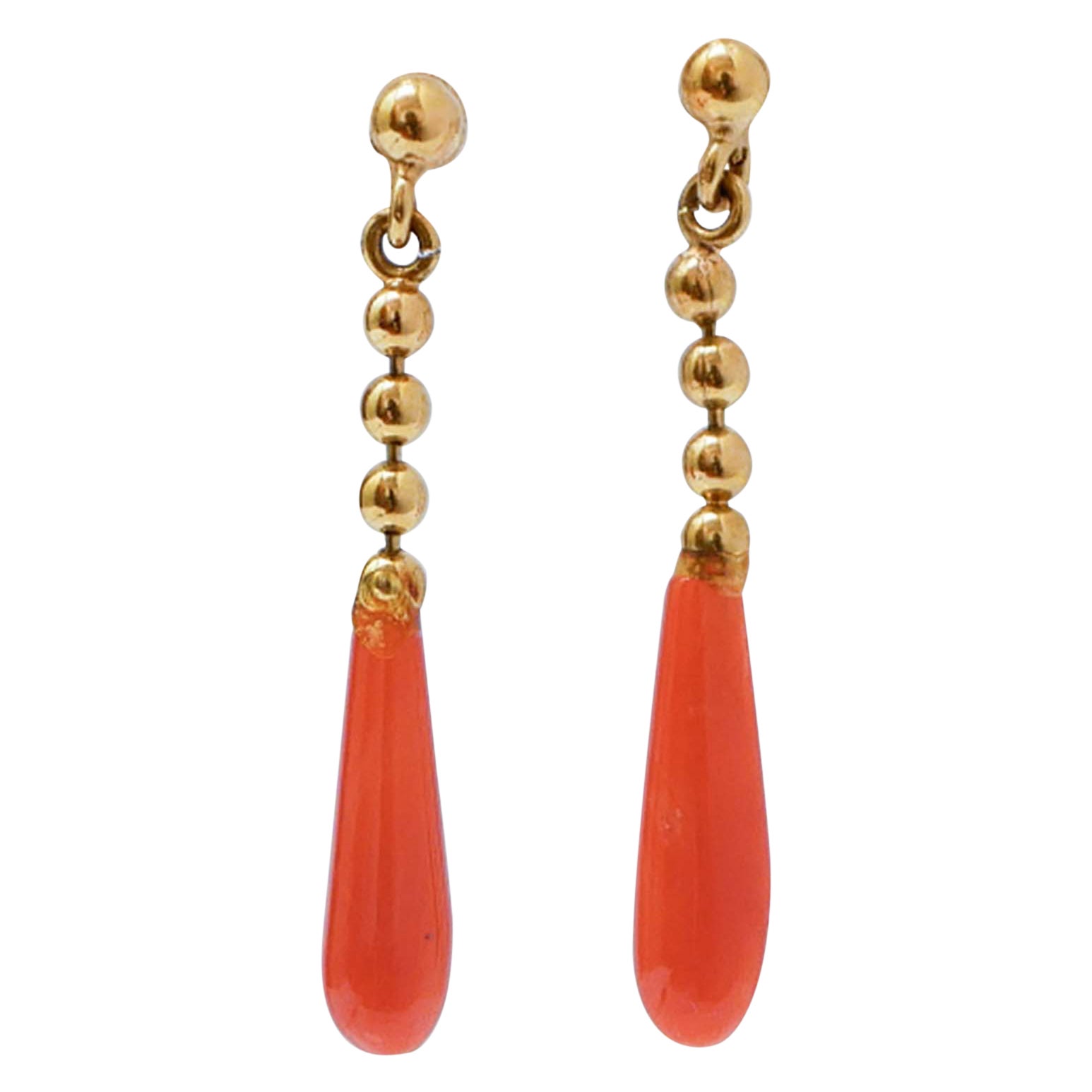 Corallo, orecchini in oro giallo 18 carati.