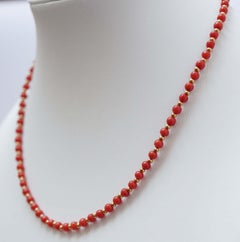 Koralle, Halskette aus 18 Karat Gelbgold.