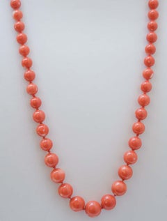 Coral, 18 Karat Yellow Gold Necklace.