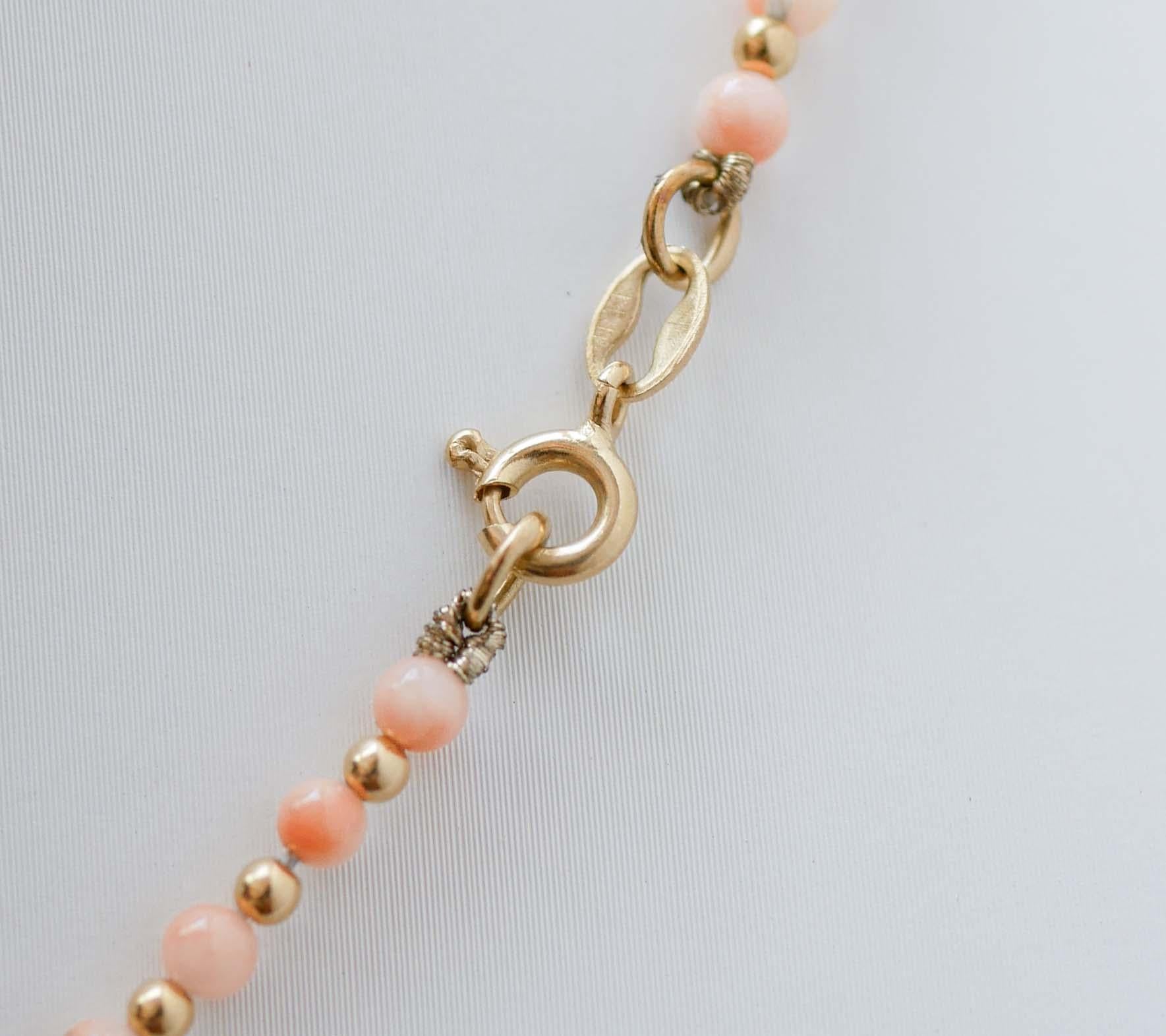 Retro Coral, 18 Karat Yellow Gold Necklace. For Sale