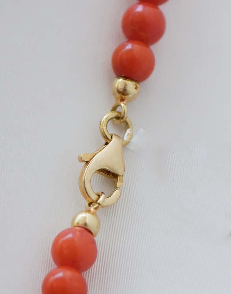 Retro Coral, 18 Karat Yellow Gold Necklace.