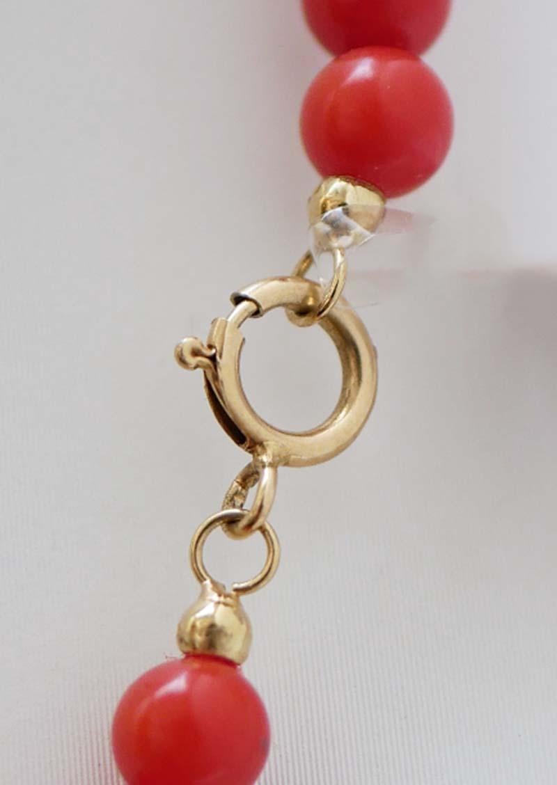 Retro Coral, 18 Karat Yellow Gold Necklace. For Sale