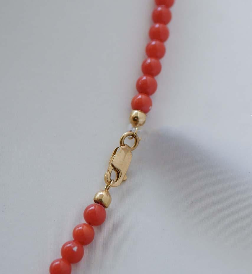 Retro Coral, 18 Karat Yellow Gold Necklace. For Sale