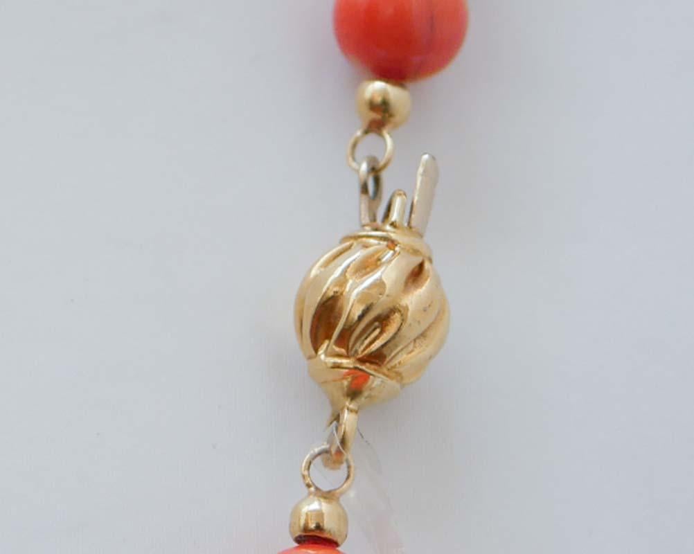 Round Cut Coral, 18 Karat Yellow Gold Necklace. For Sale