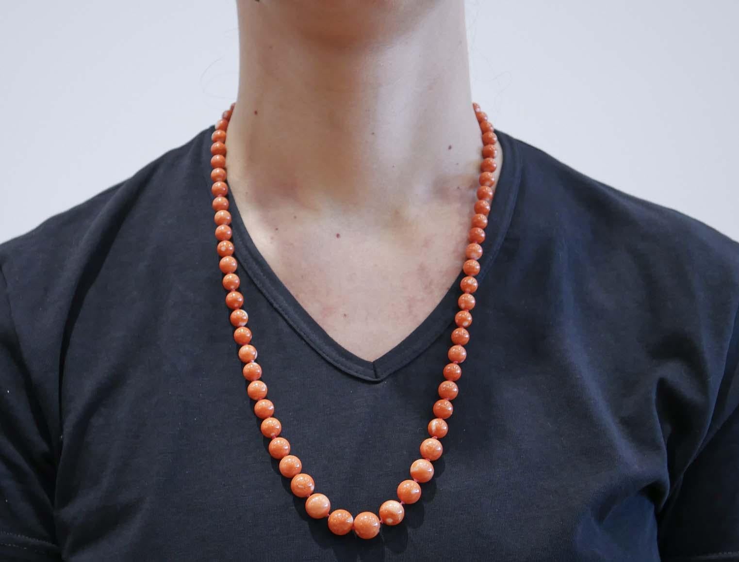 Coral, 18 Karat Yellow Gold Necklace. In Good Condition For Sale In Marcianise, Marcianise (CE)