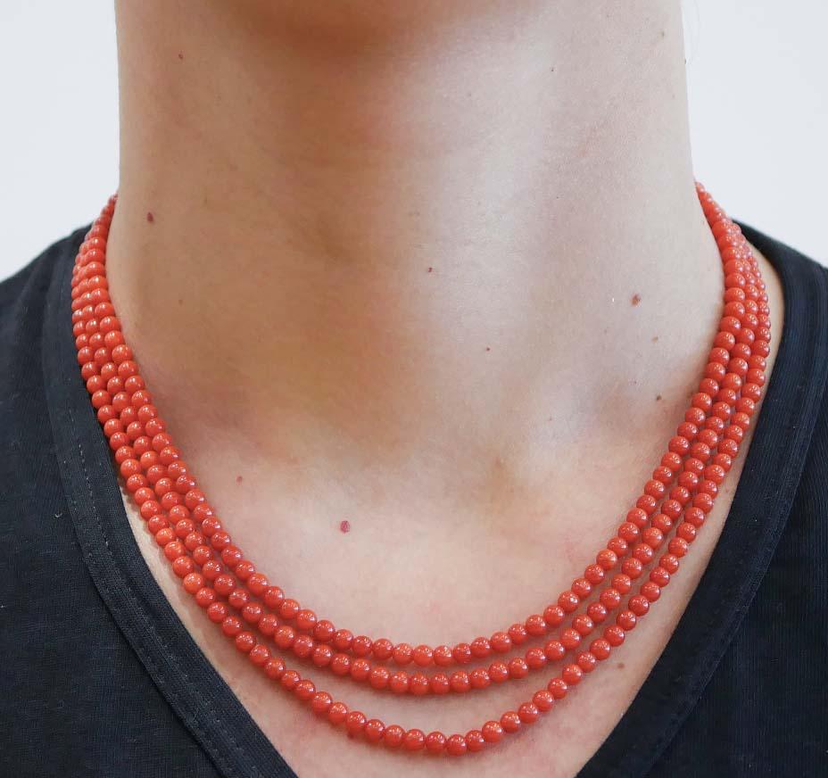 Coral, 18 Karat Yellow Gold Necklace. In Good Condition In Marcianise, Marcianise (CE)
