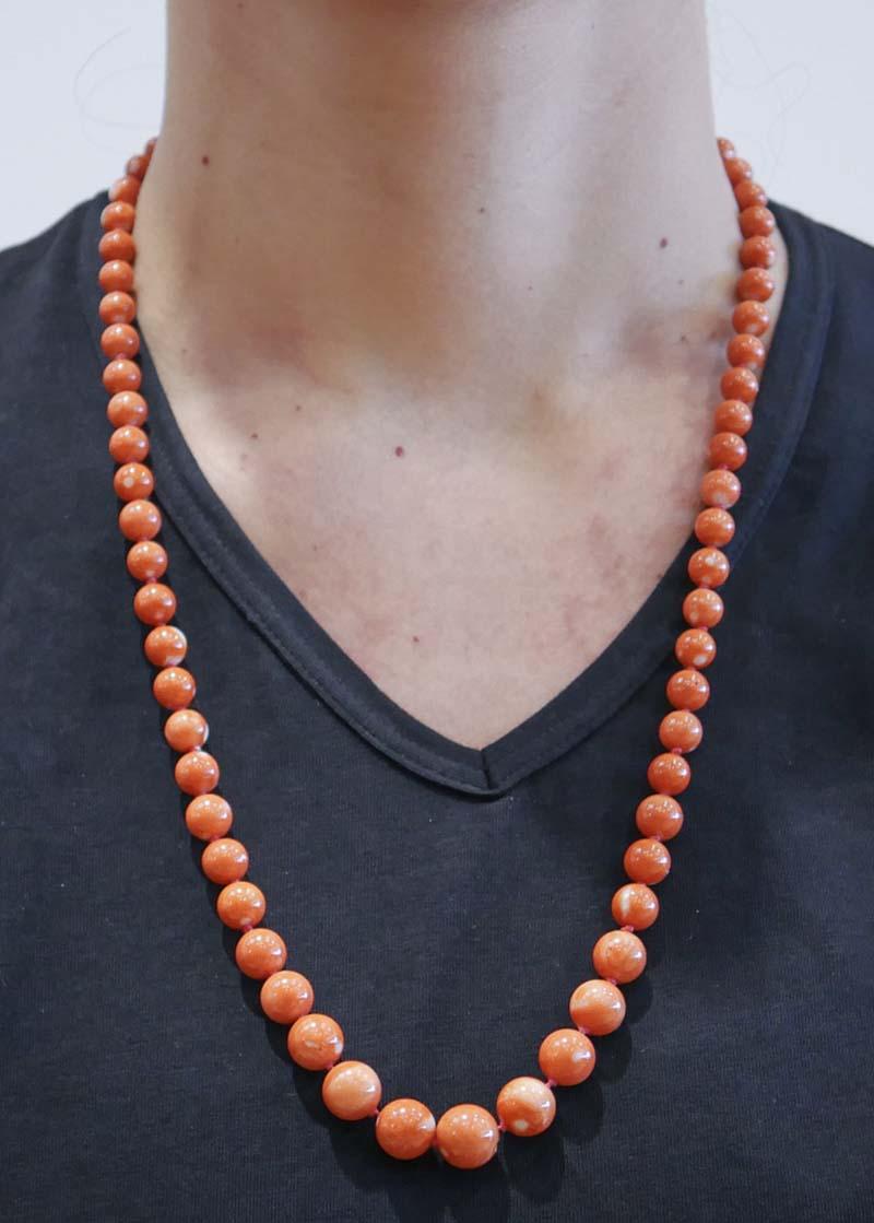 Women's Coral, 18 Karat Yellow Gold Necklace. For Sale