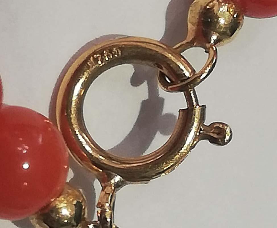 Women's Coral, 18 Karat Yellow Gold Necklace. For Sale
