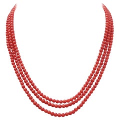 Coral, collar de oro amarillo de 18 quilates.