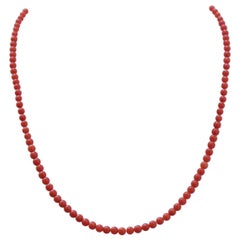 Coral, 18 Karat Yellow Gold Necklace.