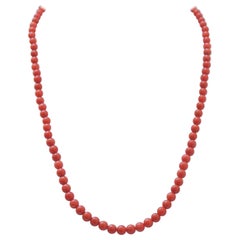 Coral, 18 Karat Yellow Gold Necklace.