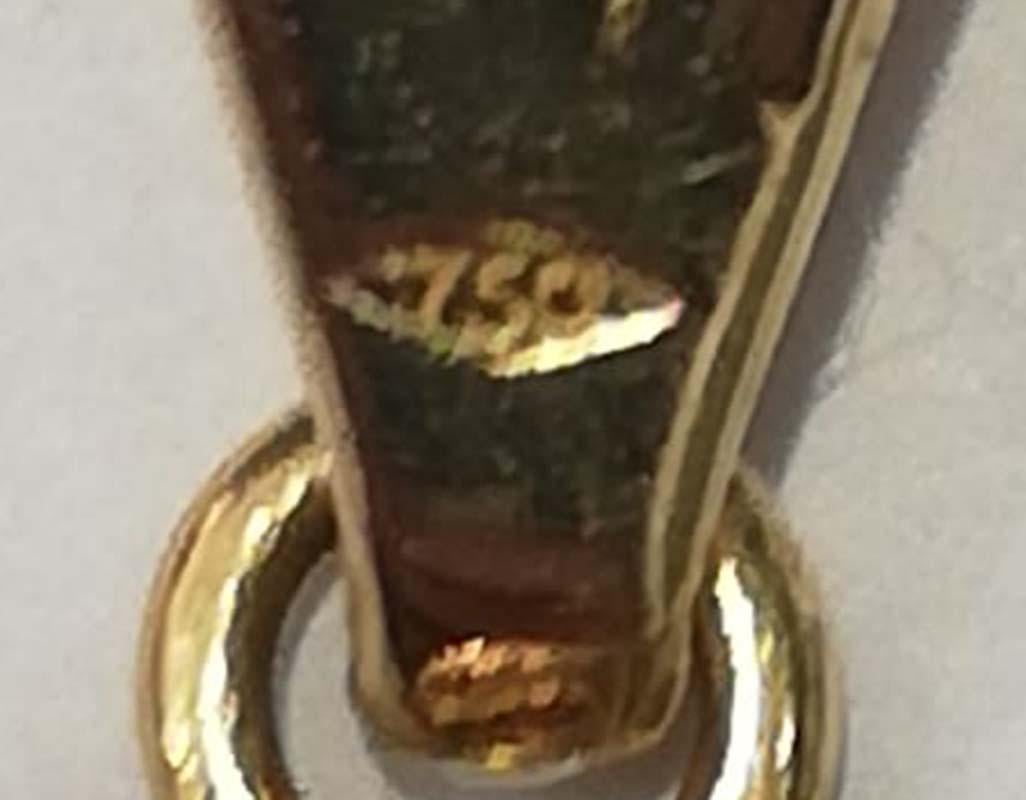 Coral, 18 Karat Yellow Gold Pendant. For Sale 1