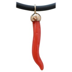 Coral, 18 Karat Yellow Gold Pendant. Coral, 18 Karat Yellow Gold Pendant.