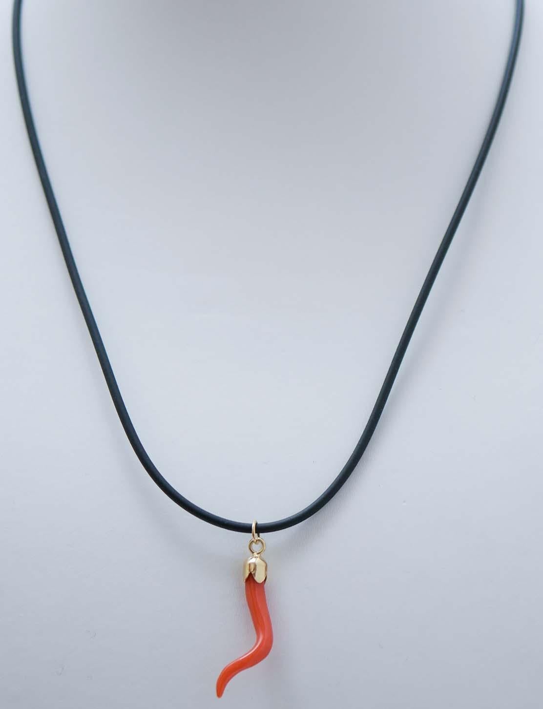 Fashion pendant in 18 kt yellow gold mounted with horn lucky charm of coral. The horn lucky charm is a typical symbol of the ancient Neapolitan culture.
The rubber chain with steel closure is included
This pendant was totally handmade by Italian