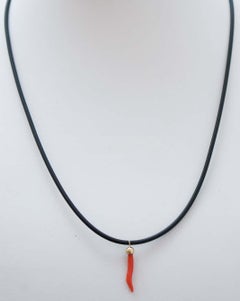 Coral, 18 Karat Yellow Gold Pendant Necklace.