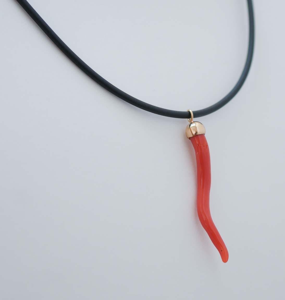 Retro Coral, 18 Karat Yellow Gold Pendant Necklace. For Sale