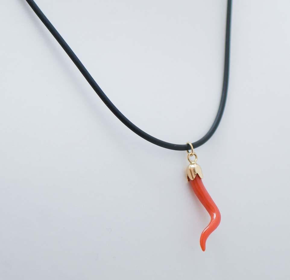 Retro Coral, 18 Karat Yellow Gold Pendant Necklace. For Sale