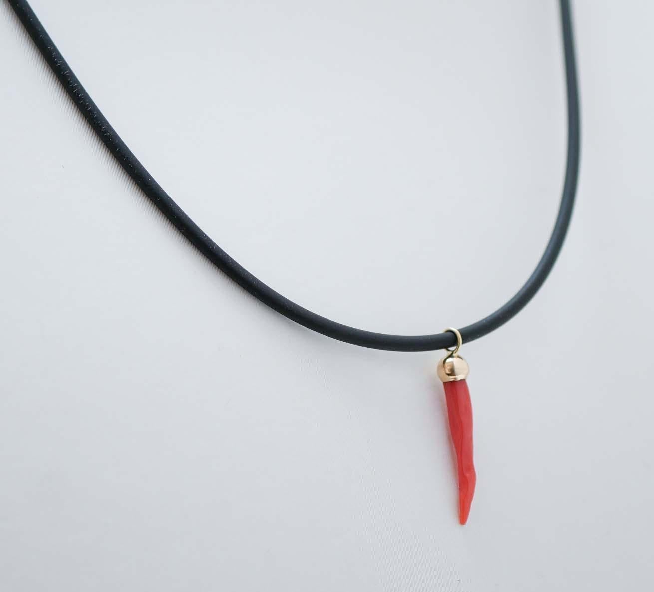 Retro Coral, 18 Karat Yellow Gold Pendant Necklace. For Sale
