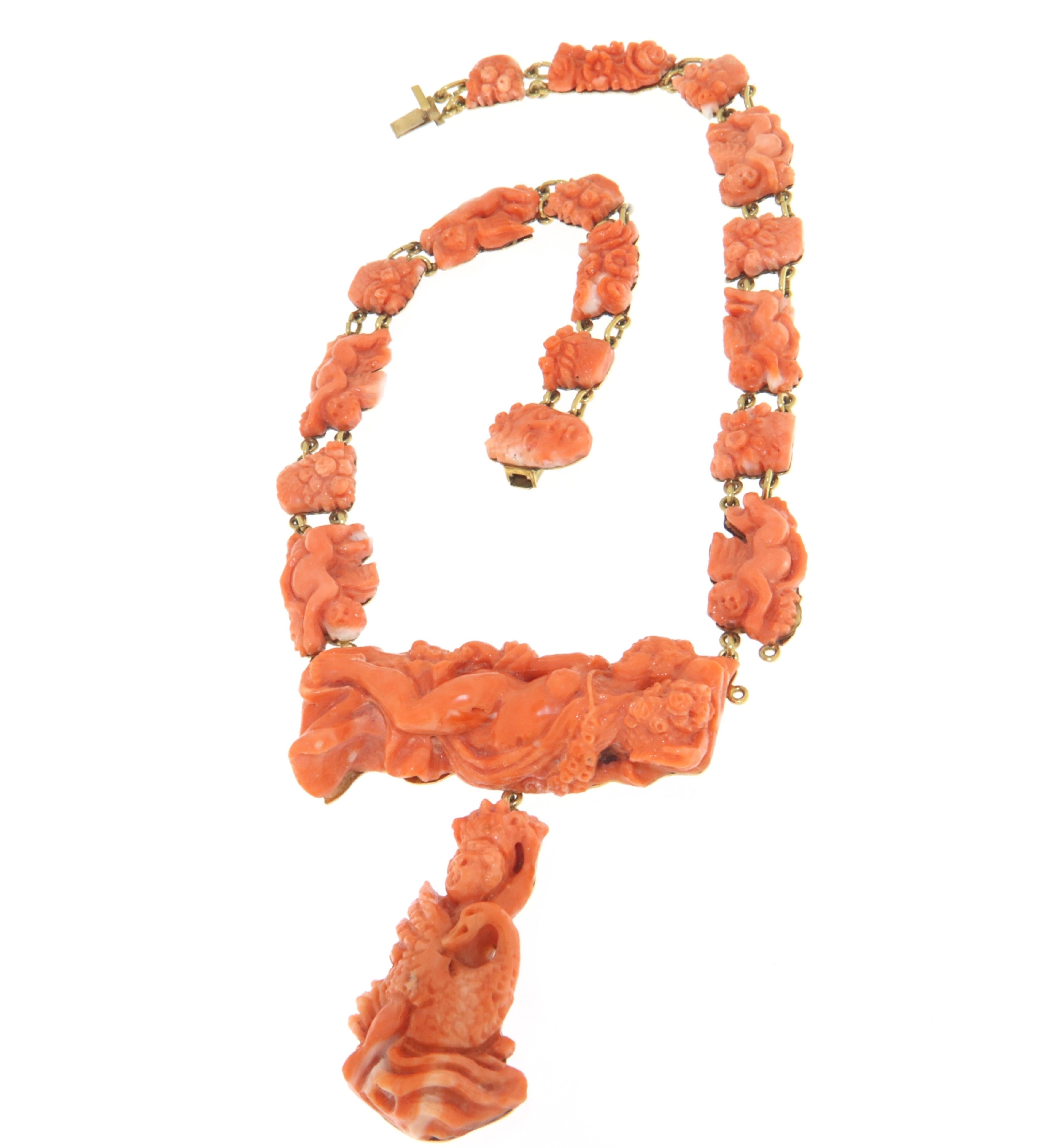 Mixed Cut Coral 18 Karat Yellow Gold Pendant Necklace  For Sale