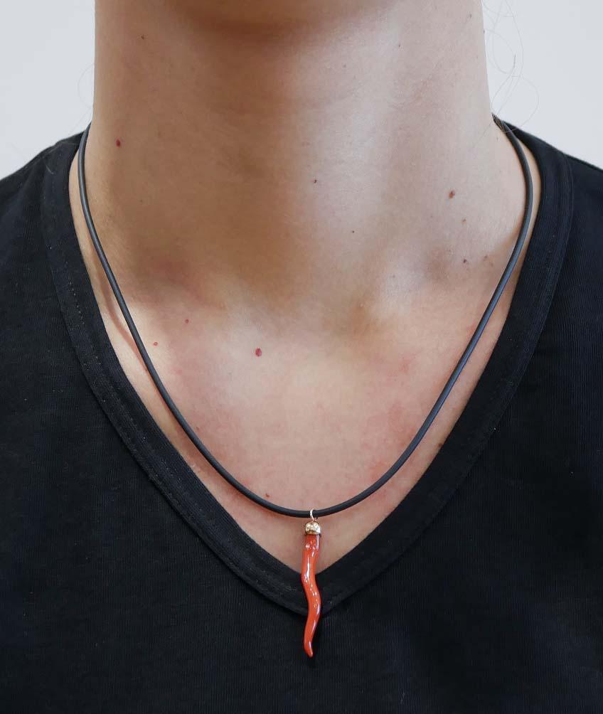 Coral, 18 Karat Yellow Gold Pendant Necklace. In Good Condition For Sale In Marcianise, Marcianise (CE)