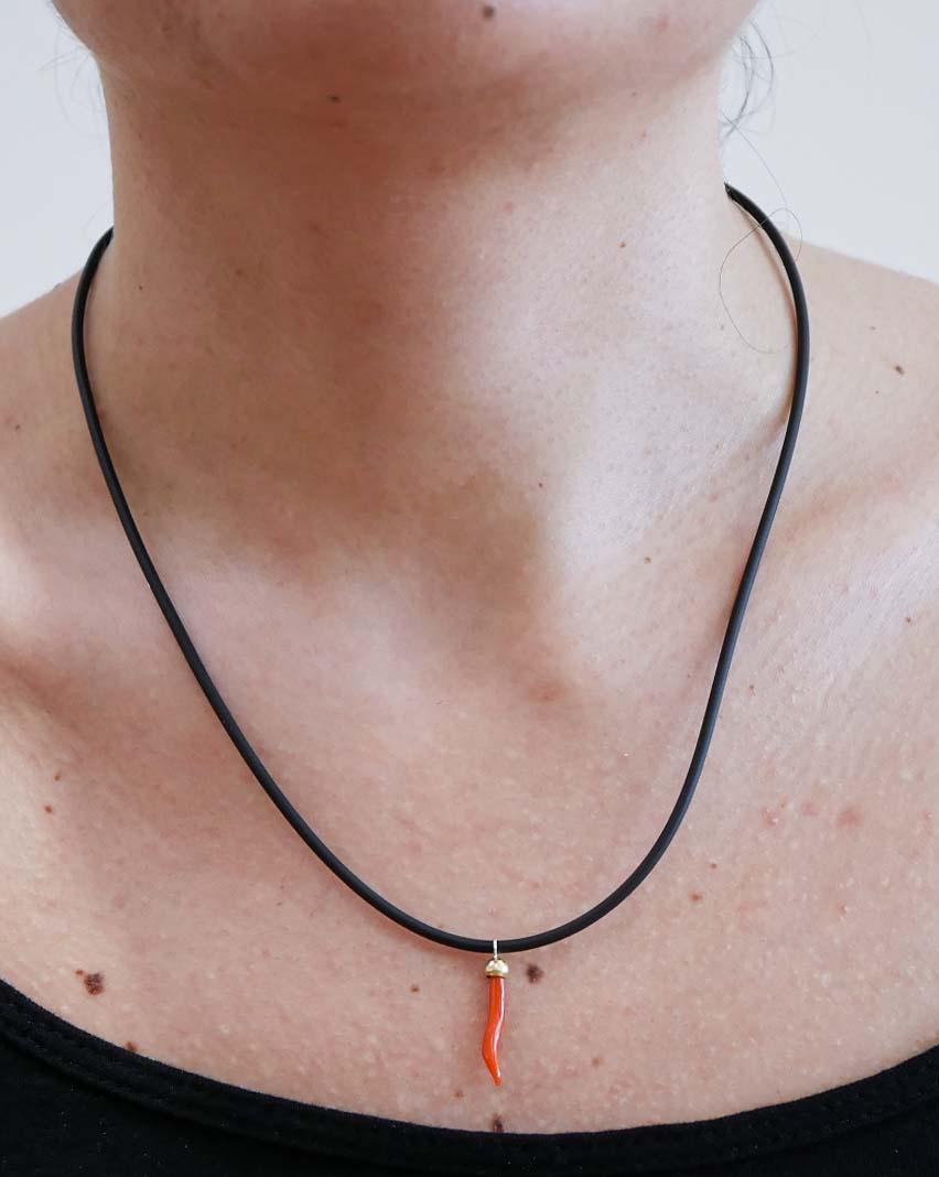 Collier à pendentifs en corail et or jaune 18 carats. Bon état - En vente à Marcianise, Marcianise (CE)