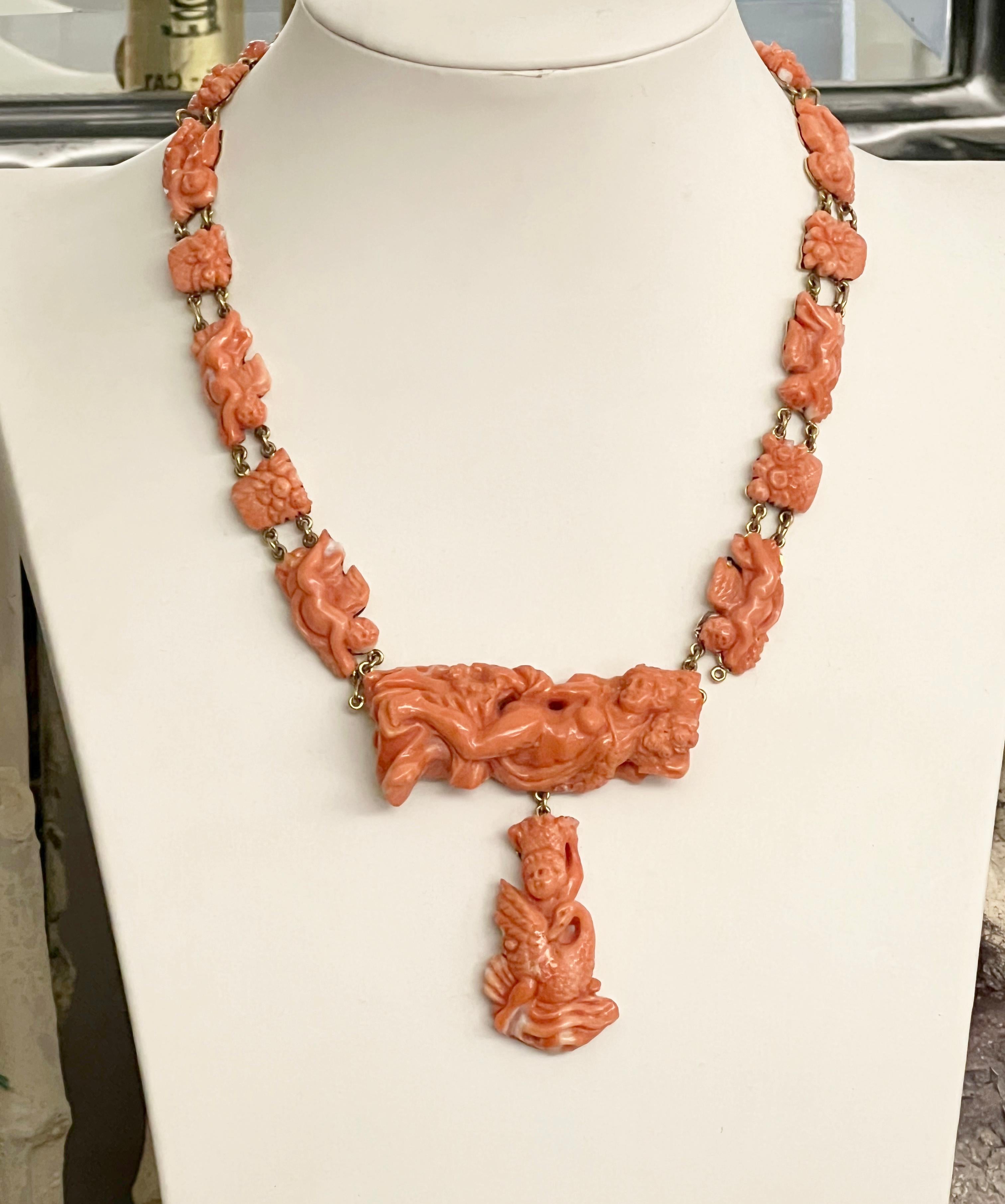 Koralle 18 Karat Gelbgold Halskette mit Anhänger  im Angebot 2