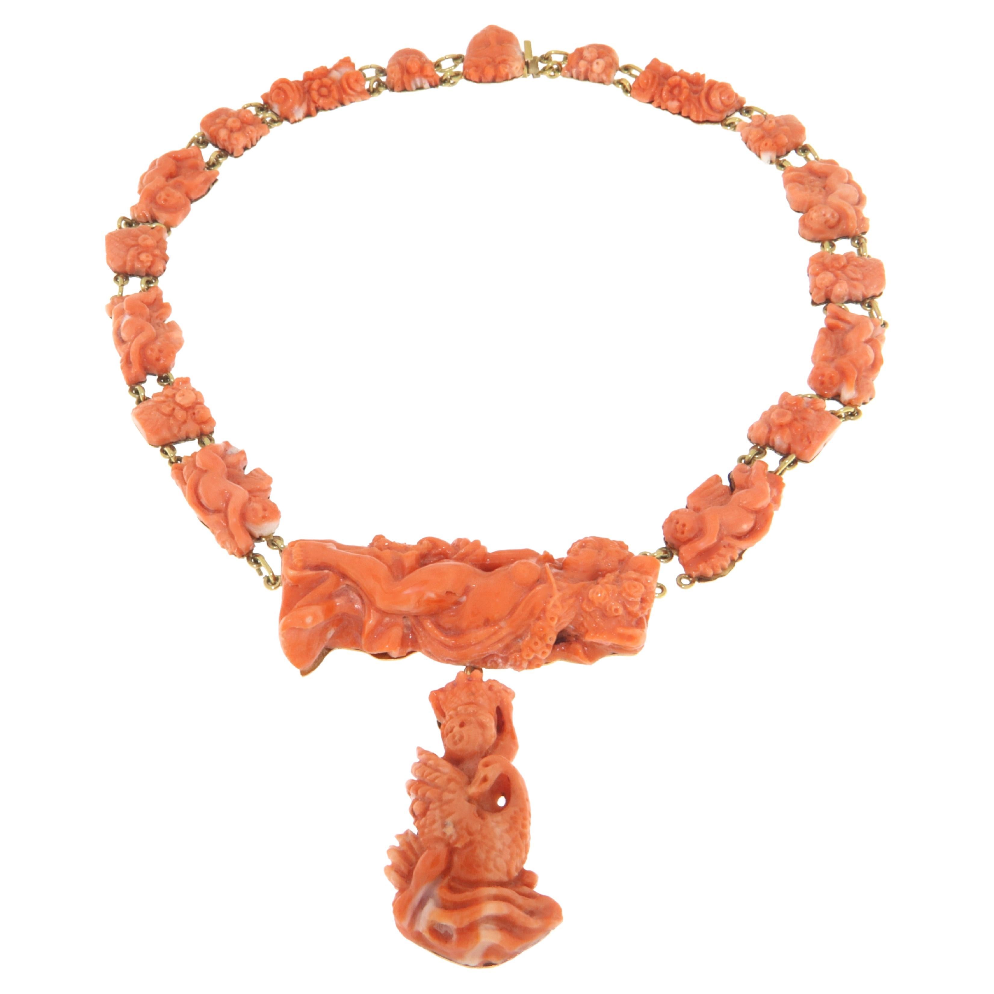 Koralle 18 Karat Gelbgold Halskette mit Anhänger  im Angebot