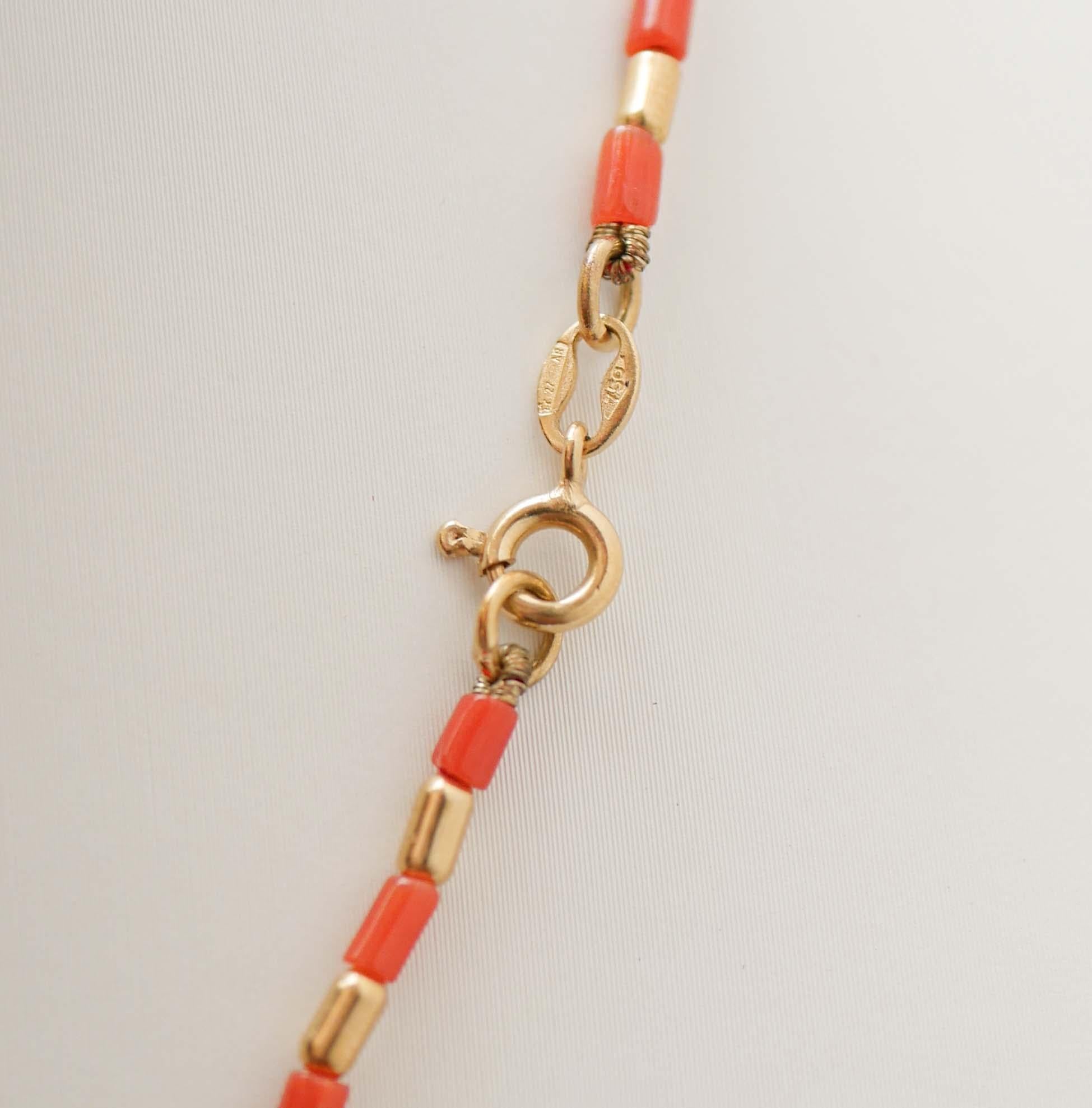 Koralle, Retrò-Halskette aus 18 Karat Gelbgold. (Retro) im Angebot