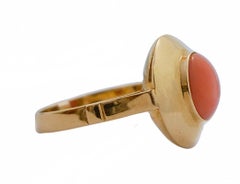 Coral, 18 Karat Yellow Gold Ring.