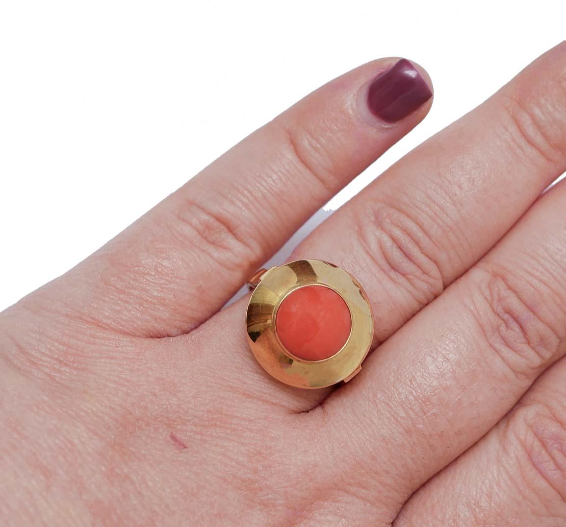 Bague en or jaune 18 carats et corail Bon état - En vente à Marcianise, Marcianise (CE)
